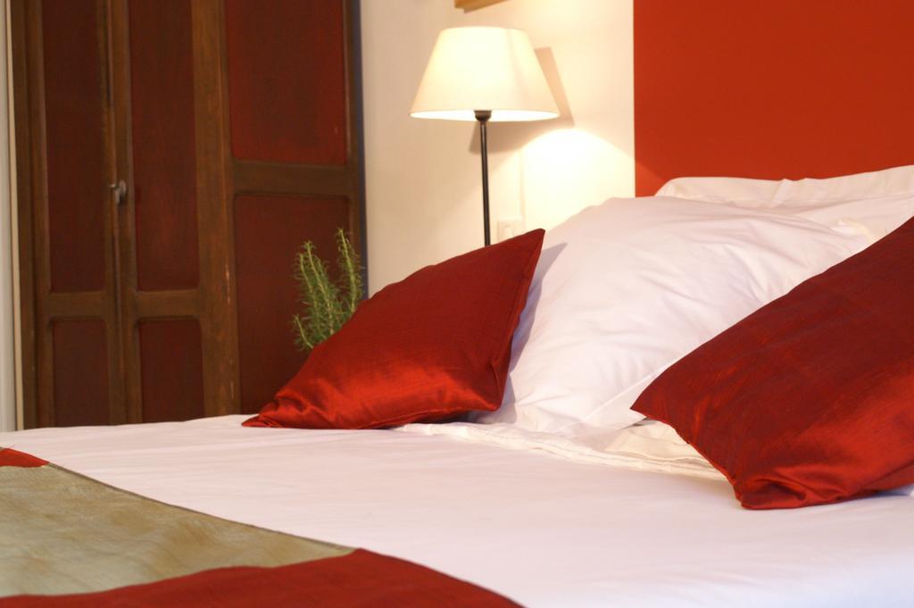 La Maison Rouge D'Uzes B&B Exterior foto